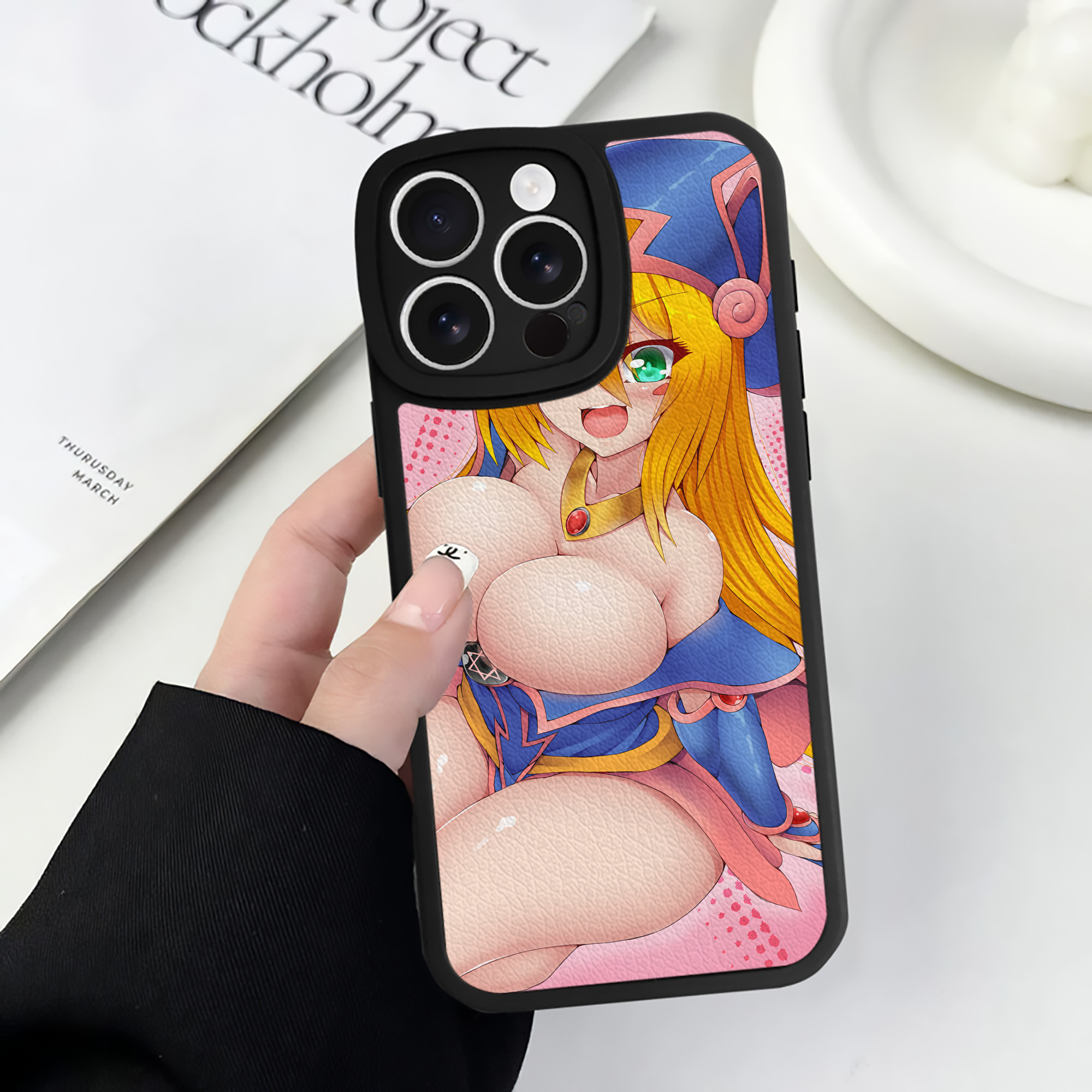 （画像用） 遊☆戯☆王 Yu-Gi-Oh! 【iPhone 16シリーズ対応】シリコンスマホケース（レザー調） 材質：シリコン